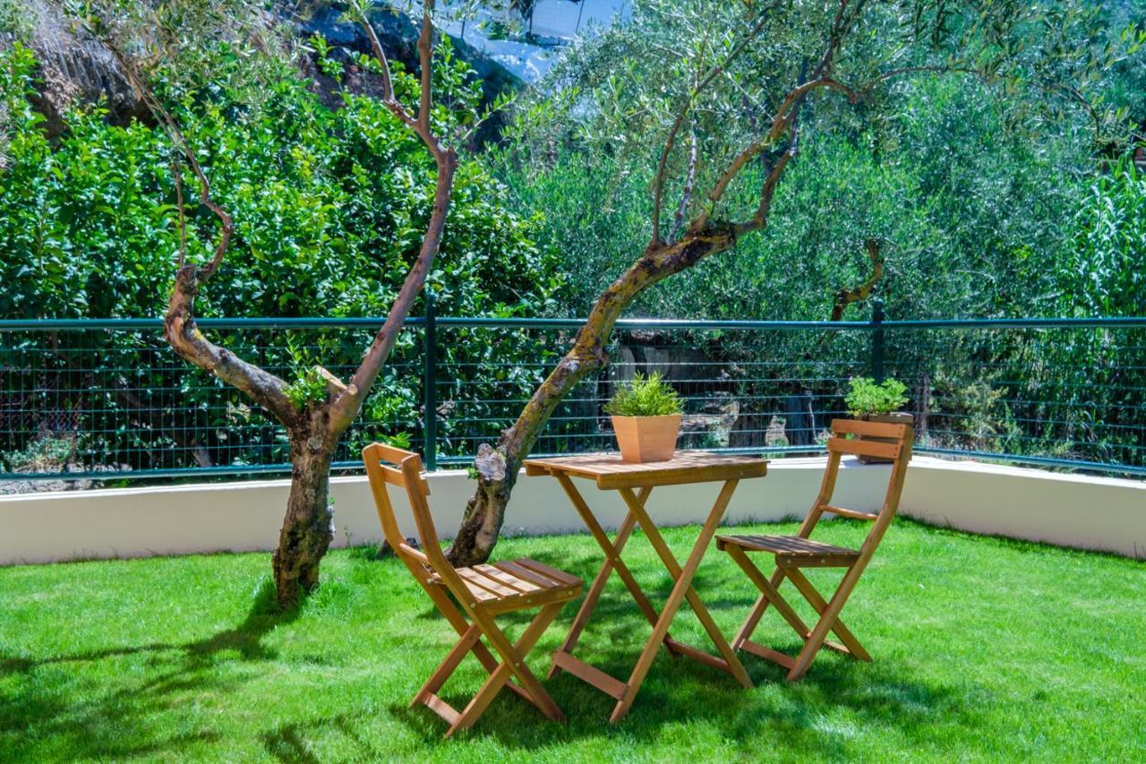 Almyros Aktis Private Garden Apartment Calamata Exterior foto